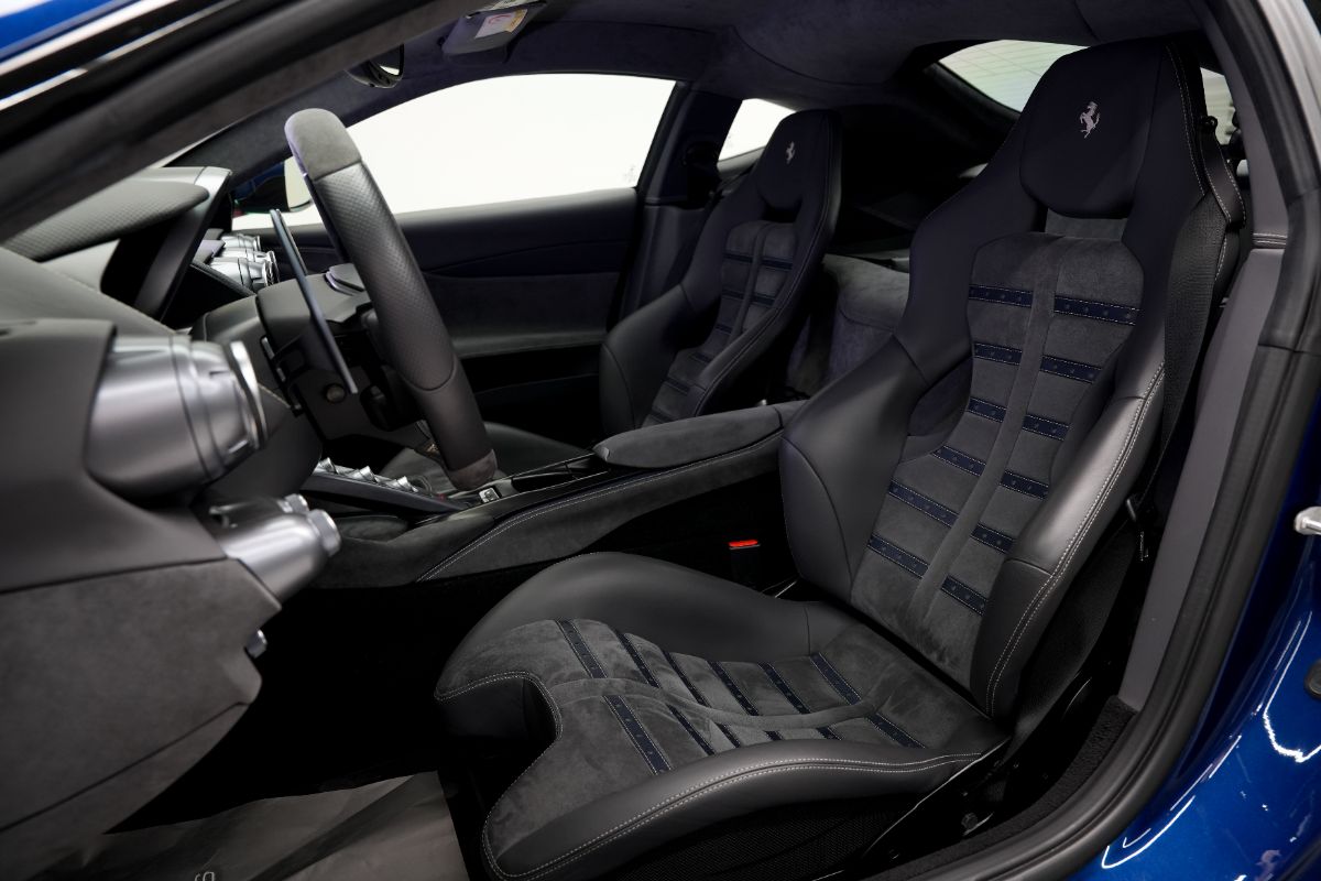 2021 Ferrari 812 Superfast Standard with Service Contract thumbnail 8