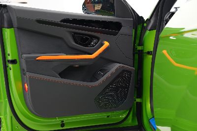 2025 Lamborghini Urus SE Hybrid Performance thumbnail 12
